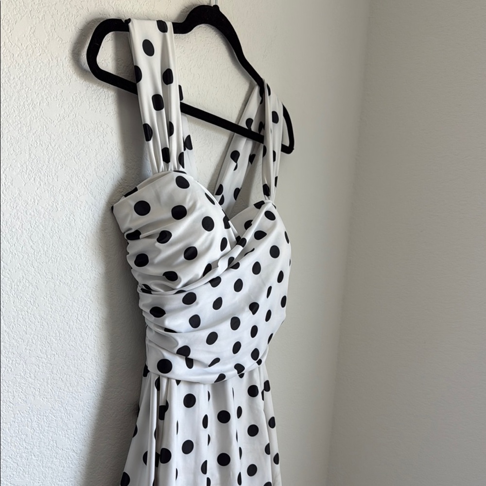 Black and White Asymmetrical Sweetheart One Piece - Picture 2 of 8